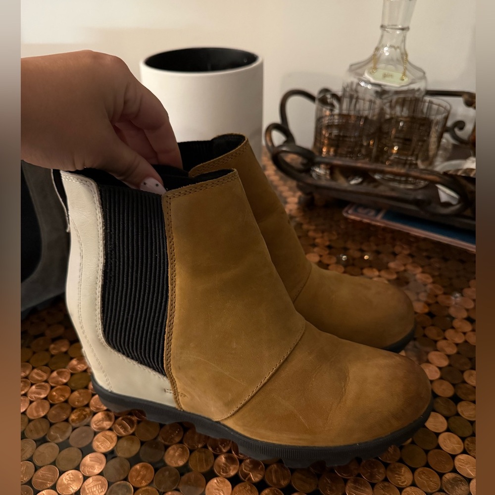 Sorel Joan Rhapsody Tan and Black Ankle Boots